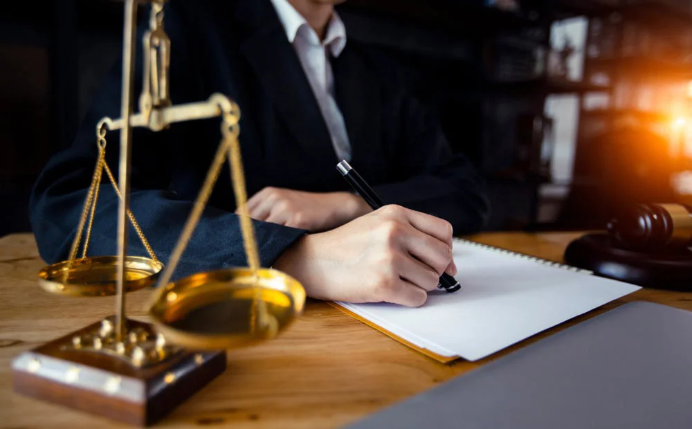 وکیل خوب در تهران : راهنمای جامع انتخاب بهترین وکیل حقوقی و کیفری